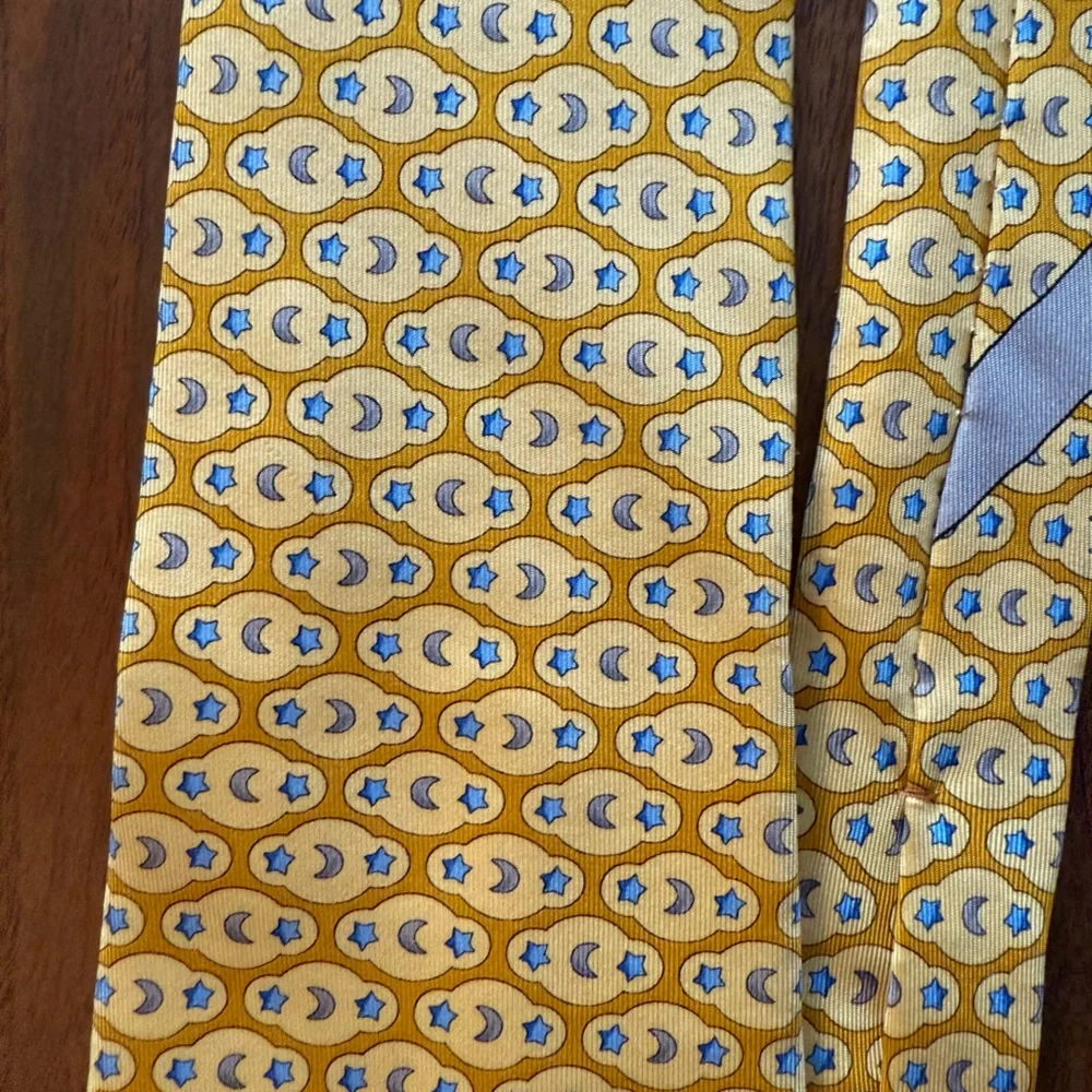 FERRAGAMO - Yellow Patterned Men's Tie - Picture 3 of 3